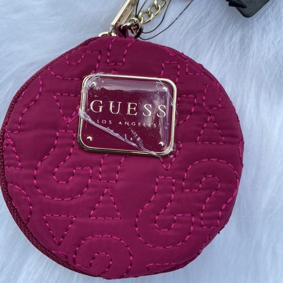 New GUESS Wine Round Coin Keychain - Picture 3 of 5